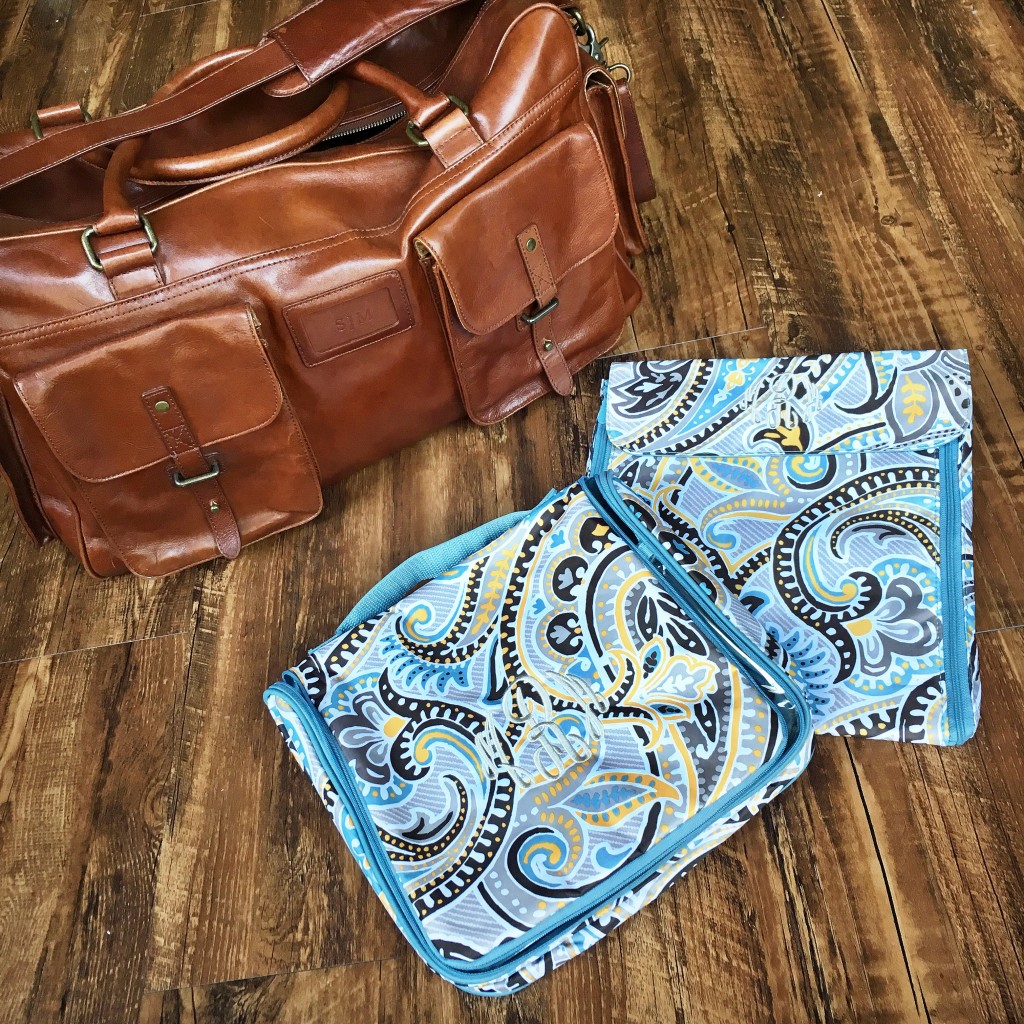 Travel friendly purse and bag as a clutter-free gift idea for travelers