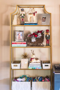 Living room shelf with carefully selected Christmas decor